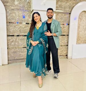 Gauahar Khan Instagram - From strangers to fiancé in 1 month , to husband and wife in 4 months , to Alhamdulillah mom n dad in 2 years , we r graduating from the best universe called LIFE . 😬♥️ ma sha Allah laa quwwata illa billa . 

#husbandandwife #gaza🦋  #weddings #dressup