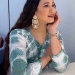 Gauahar Khan Instagram – Lag jaa gale 🌿

Earring : @pinklanebyrashi
Ring : @viviniabyvidhimehra Mumbai, Maharashtra