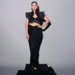 Gauahar Khan Instagram - If I was a trophy , this would definitely be coveted ! 🖤 Watch me on jhalak dikhla jaa tonight 9.30 PM on @sonytvofficial Wearing @kamaalicouture @jaipur_jewels Styled by @devs213 assisted by @krutikaa_sharma Click : @anurag_kabburphotography #week3 #Jhalakdikhlajaa11 #powerup Mumbai, Maharashtra