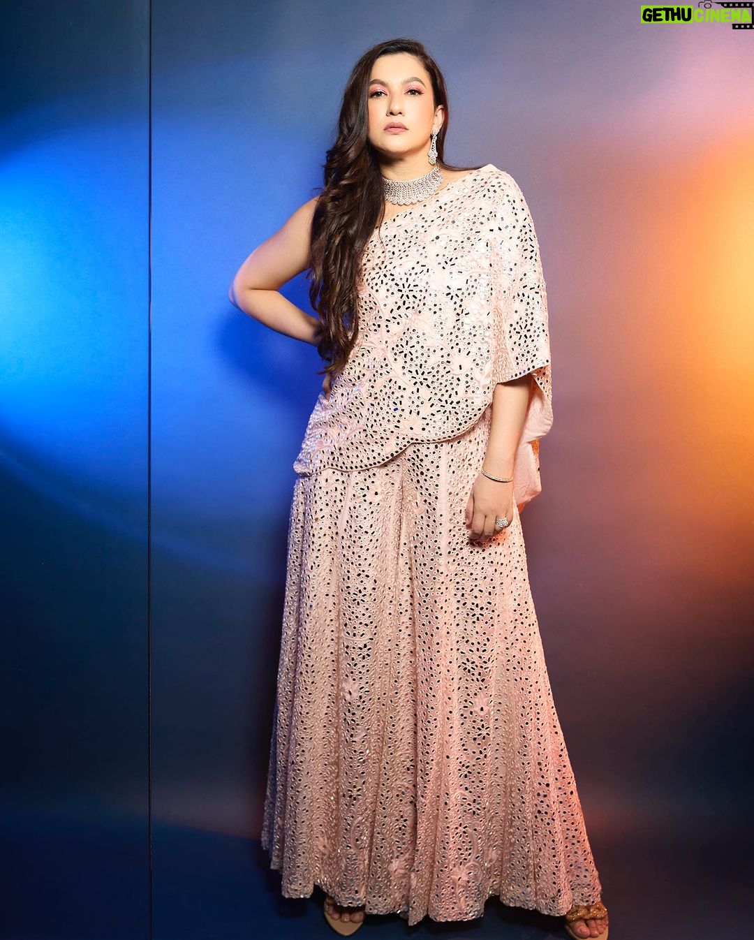 Gauahar Khan Instagram - Mirror Mirror on the wall !!!! 🌸 Outfit : @rococobyraghvi Jewellery : @gehnajewellers1 Styling : @devs213 assisted by @krutikaa_sharma Camera : @shreyansdungarwal Hair : @vinitasawant_hairstylist Mumbai, Maharashtra