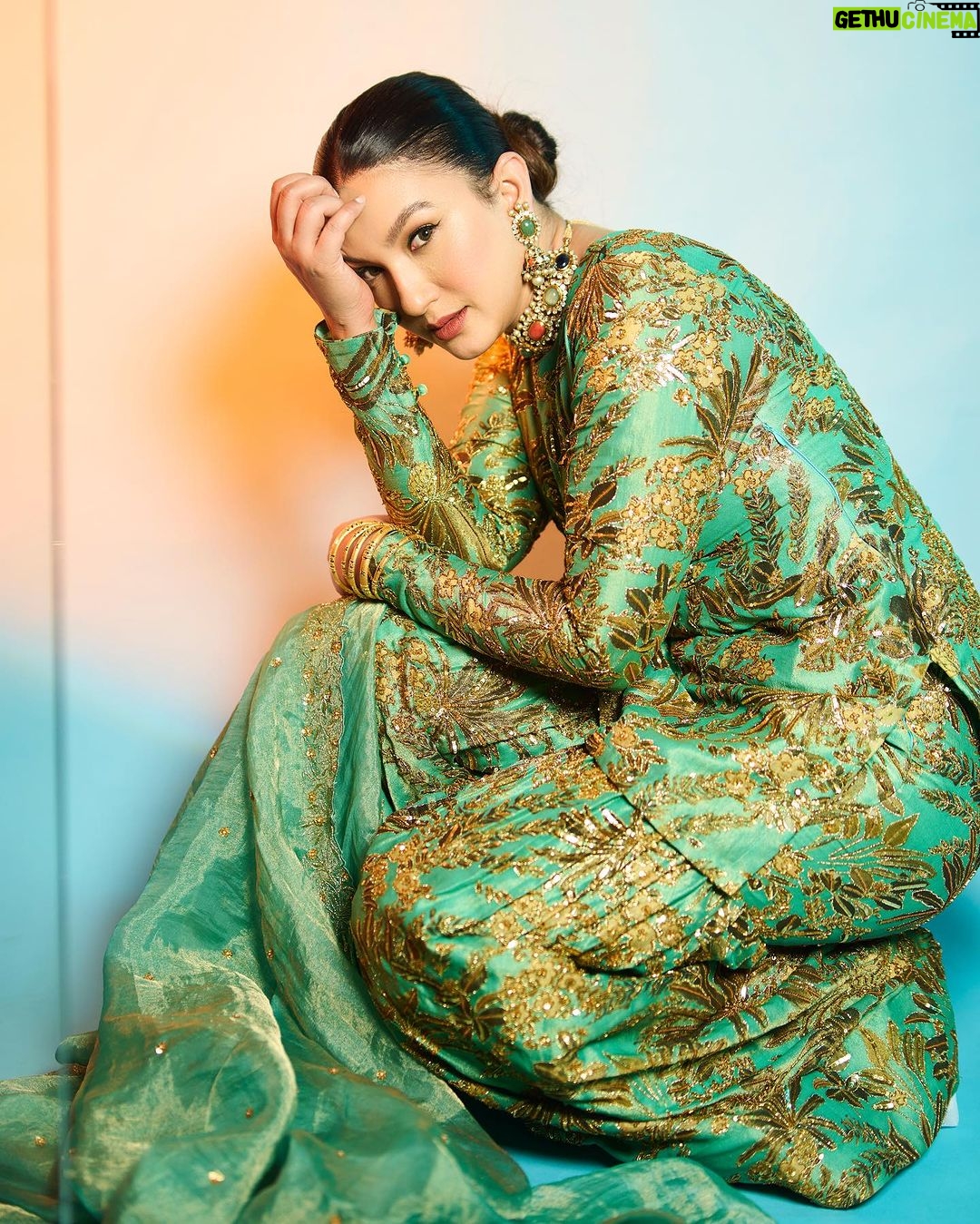 Gauahar Khan Instagram - Hawaa mein udtaa jaaye π Outfit : @printsbyradhika Set : @sanzanyjewels Bangles : personal collection Styling : @devs213 assisted by @krutikaa_sharma πΈ : @shreyansdungarwal #weddings #indian #actorslife #spreadlove Mumbai, Maharashtra