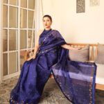 Gauahar Khan Instagram - Wore a saree after pregnancy and delivery , so almost 1.5 yrs later . 🙋🏻‍♀️💙 Saree : @priyalprakashhouseofdesign Jewellery : @sunitaguptajewellery Styling : @devs213 assisted by @krutikaa_sharma Camera 📸 : @visualaffairs_va