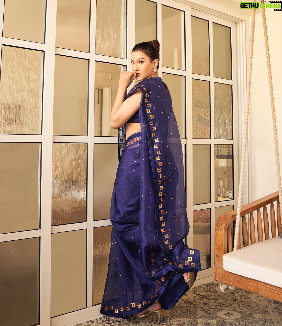 Gauahar Khan Instagram - Wore a saree after pregnancy and delivery , so almost 1.5 yrs later . 🙋🏻♀️💙 Saree : @priyalprakashhouseofdesign Jewellery : @sunitaguptajewellery Styling : @devs213 assisted by @krutikaa_sharma Camera 📸 : @visualaffairs_va