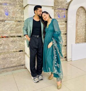 Gauahar Khan Instagram - From strangers to fiancé in 1 month , to husband and wife in 4 months , to Alhamdulillah mom n dad in 2 years , we r graduating from the best universe called LIFE . 😬♥️ ma sha Allah laa quwwata illa billa . 

#husbandandwife #gaza🦋  #weddings #dressup