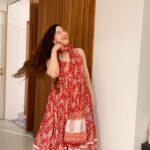 Gauahar Khan Instagram - Hehhehehe baby steps ! 🙋🏻‍♀️😬 #truestory #funny #reelsinstagram #newmom Outfit : @bunaai Mumbai, Maharashtra