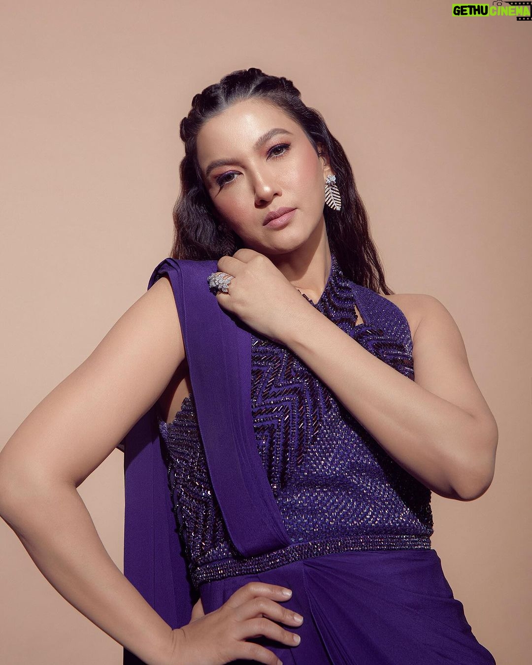 Gauahar Khan Instagram - 🪻yeh phool kaunsa hai ???? #commentkaro