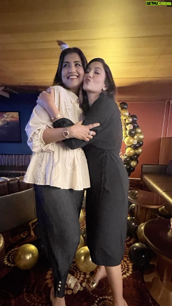 Gauahar Khan Instagram - Sharing our craziness to wish u more fun and happiness .. Happy birthday Gau .. Allahumma barik feek .. … special thanks to my brother for jamming it up @zaid_darbar … @gauaharkhan
