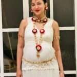 Gauahar Khan Instagram – Wanted to post this n thank two beautiful souls who made my pregnancy so special. Made these custom flower jewellery for my personal godh bharai , which they came to celebrate with me all the way from pune . Will never forget ❤️❤️❤️ ushaji n Komal here’s a pic that I wore it with a lot of love . 🌸 thank u so much for ur love @ushakakadeofficial @komal_rohan_deshmukh ❤️ #throwback to 7 months pregnant me . 🙋🏻‍♀️ Mumbai, Maharashtra