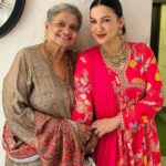 Gauahar Khan Instagram - Mom ❤️ #weddings #mumbai Mumbai, Maharashtra