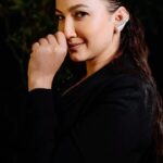 Gauahar Khan Instagram - 2024 : 📸🖤 Outfit : @archanakochharofficial Earring : @anmoljewellers Styling : @devs213 assisted by @krutikaa_sharma 📸 : @amritaroraphotography Hair : @vinitasawant_hairstylist Delhi, India