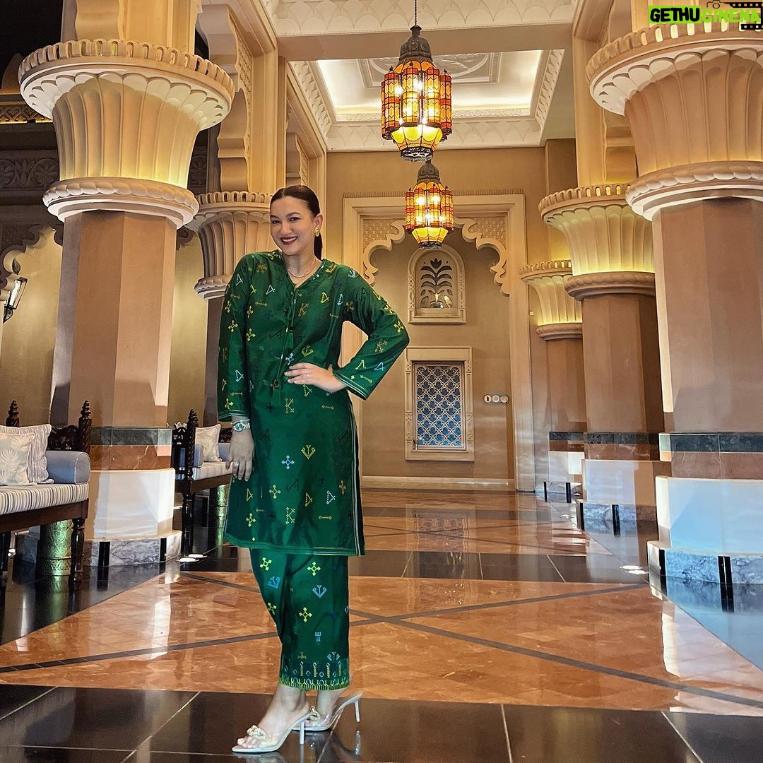 Gauahar Khan Instagram - Naadaan dil 🍃 Dubai, United Arab Emirates