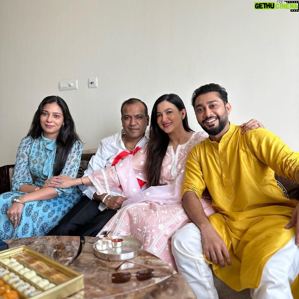 Gauahar Khan Instagram - Happiness ❤️ 10 yrs of this beautiful bhai behen rishta . @aashish_mangal 🧁 may u always be happy n healthy . My sweetest @payal1110 ure the best wife someone could have , always making yummy food for us on rakhi n maintaining all ur cultural duties so beautifully . Special rakhi this time with our little #Zehaan ❤️ Alhamdulillah. #family #rakshabandhan2023 Mumbai, Maharashtra