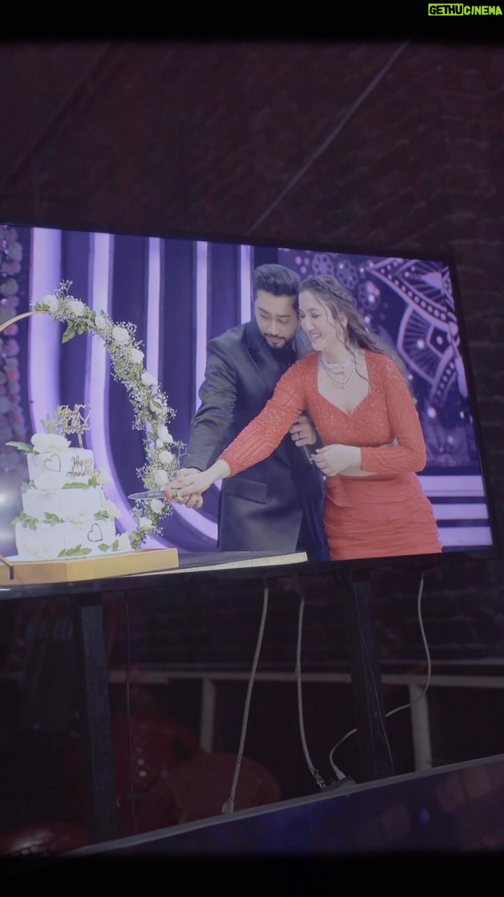 Gauahar Khan Instagram - So this is how I made it to Jhalak & surprised the love of my life Gauahar on the show & this made our anniversary so much more special! 🥺♥️ Thank you to the team of Jhalak for making this happen , it was truly so wholesome , absolutely love the team & I’ll always appreciate this gesture 🙌🏻♥️ #anniversary #jhalakdikhhlajaa #sonyentertainmenttelevision Outfit: @asukacouture @pw_pr Styled by: @romamaityy Makeup: @Santosharma1022 Hair: @aalimhakim 🎥 @aman_atz ✨