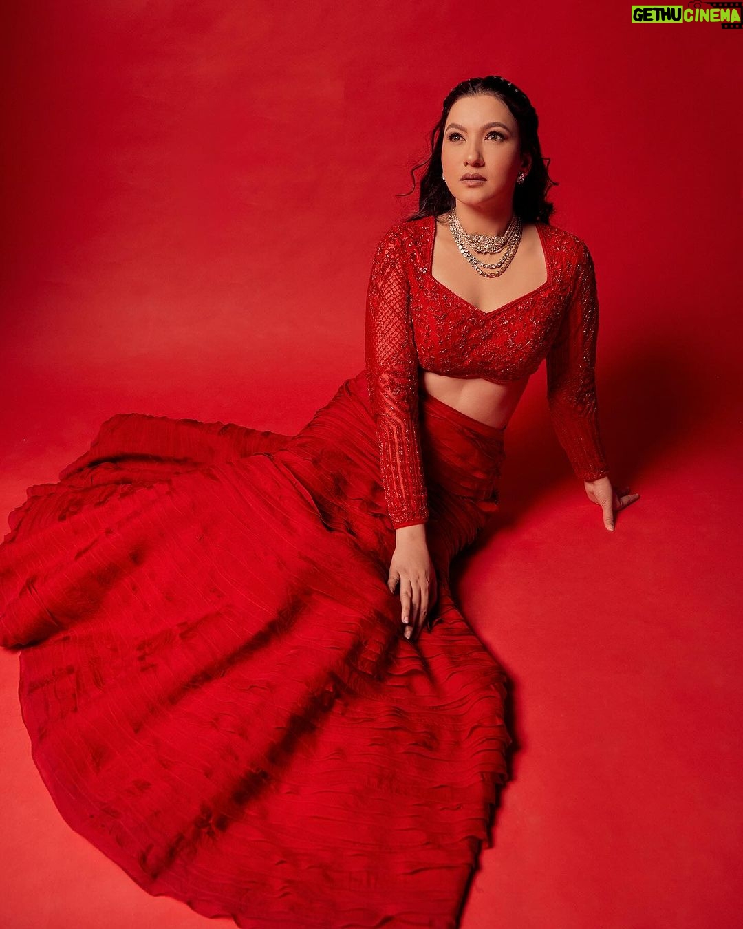 Gauahar Khan Instagram - 🌹 Outfit: @aakanshaguptaoffl Neckpieces: @Sanzanyjewels @anmoljewellers Earring: @anmoljewellers Styling : @devs213 assisted by @krutikaa_sharma Click : @mohitvaru Hair : @hairbykhushimehta #week7 #jhalakdikhlajaa11 #host #weddingspecial