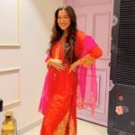 Gauahar Khan Instagram - Narangi 🧡 Outfit : @misribymeghnanayyar #desi #momshine #weddings #trendingaudio #reels Mumbai, Maharashtra