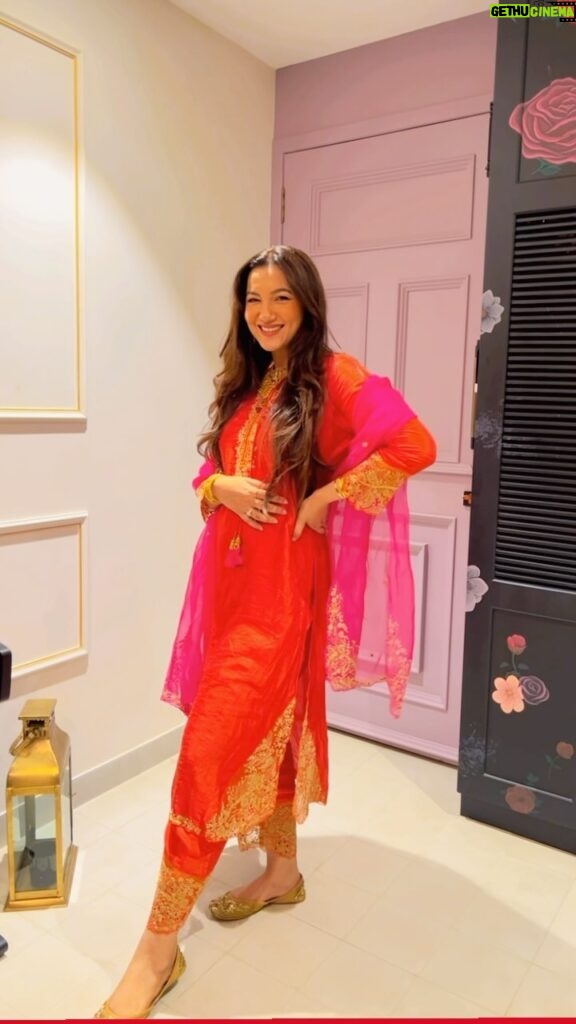 Gauahar Khan Instagram - Narangi 🧡 Outfit : @misribymeghnanayyar #desi #momshine #weddings #trendingaudio #reels Mumbai, Maharashtra