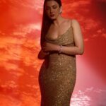 Gauahar Khan Instagram - U don’t have to try too hard to stay true to who u are ! 💛 #goldengforever #jhalakdikhlajaa11 @sonytvofficial #host Outfit: @talkingthreadsofficial Jewellery: @razwada.jewels Styling : @devs213 assisted by @krutikaa_sharma Camera : @mohitvaru Mumbai, Maharashtra