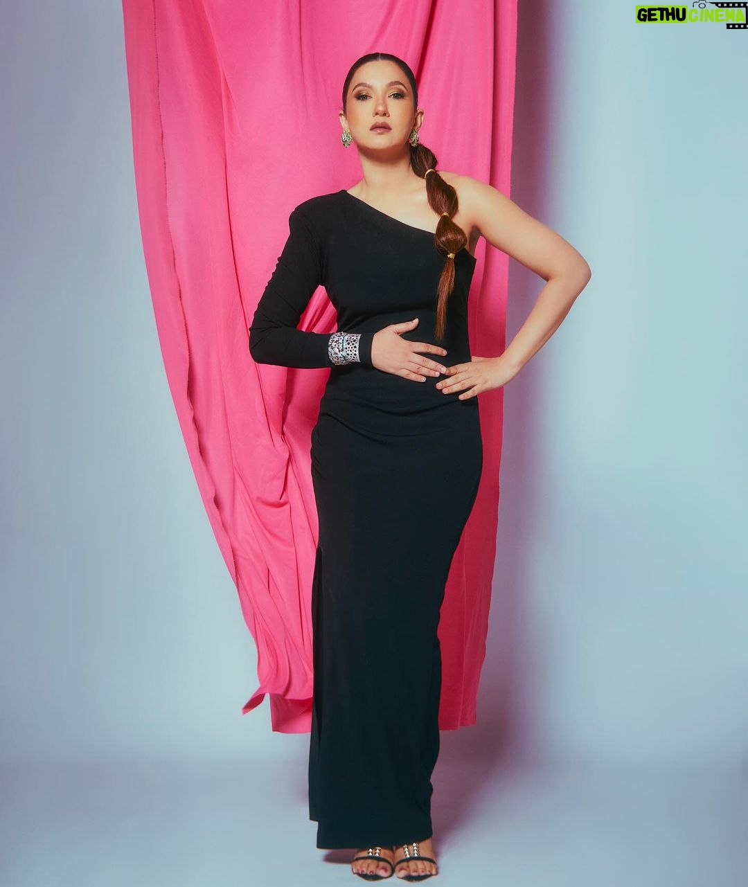 Gauahar Khan Instagram - I am Savage . 🖤 I challenged MYSELF and I did it . Alhamdulillah. Proudly a mom to my infant. Zehaan ki ummi did it . 🙋🏻♀️😬 back at my pre pregnancy weight , just need to get my absolute strength back . #workinprogress #newmom Outfit: @ahiclothing Earrings: @DiagoldbyVardagoenka Bracelets: @DiagoldbyVardagoenka @anmoljewellers Styling : @devs213 assisted by @krutikaa_sharma 📸 : @mohitvaru Footwear : @monrowshoes #week12 #jhalakdikhlajaa11 Mumbai, Maharashtra