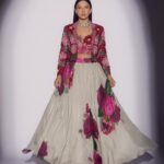Gauahar Khan Instagram - 🌹 #week11 #jhalakdikhlajaa11 @sonytvofficial #host Styling : @devs213 assisted by @krutikaa_sharma Camera : @mohitvaru Outfit : @gazalguptacouture Jewellery : @anmoljewellers Mumbai, Maharashtra