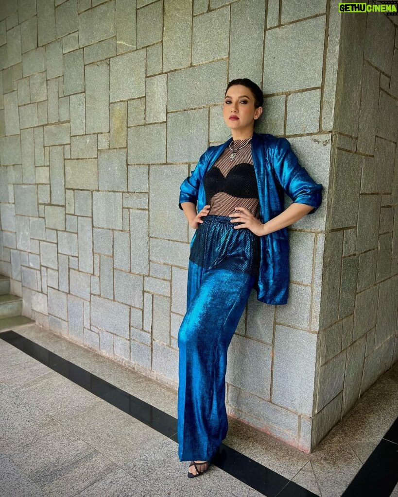 Gauahar Khan Instagram - Another day at being fabulous !!! 💙 #alhamdulilah Outfit: @pooja_shroff_official Neckpiece: @razwada.jewels Styling : @devs213 assisted by @krutikaa_sharma Kochi, India