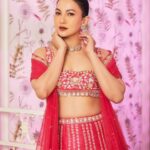 Gauahar Khan Instagram - Pinkster 💞 This is @jasleenroyal and @babil.i.k ‘s new track . Check out the video too . It’s amazing 🩷 Styling : @devs213 assisted by @krutikaa_sharma Outfit: @chameeandpalak Jewellery: @anmoljewellers Click : @mohitvaru Mumbai, Maharashtra