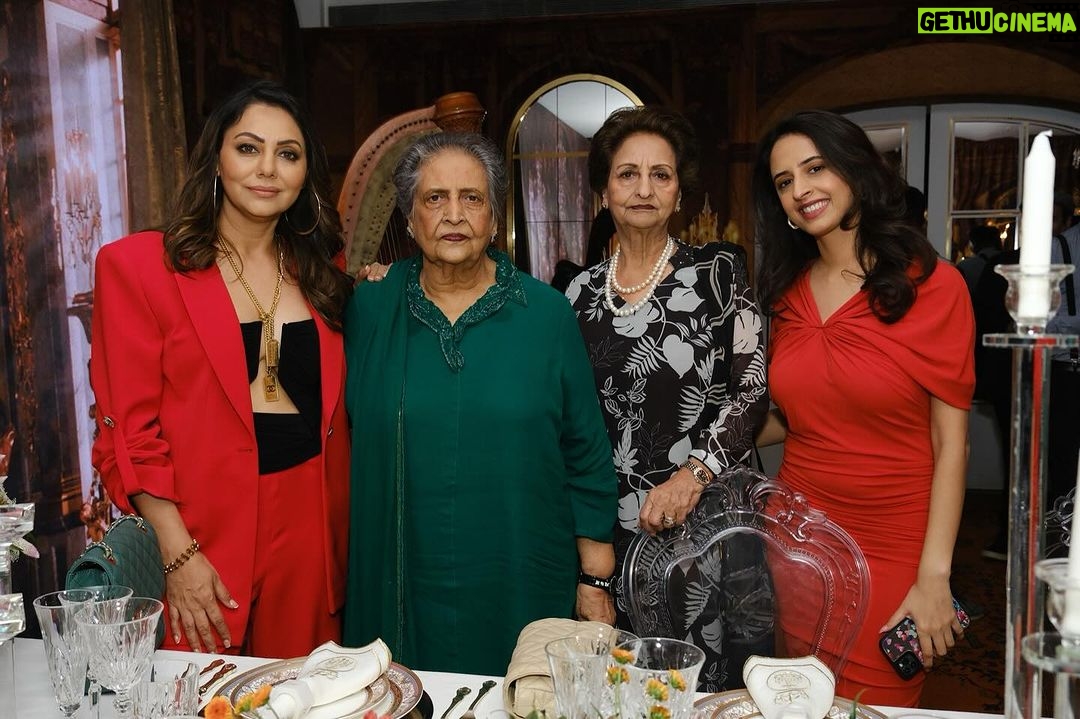 Gauri Khan Instagram - Congratulations @priyakhurana2310 … doing a good job as an influencer ❤️. Outfit @falgunishanepeacockindia