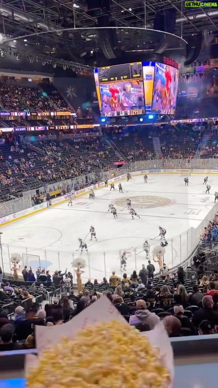 Gavin DeGraw Instagram - Hockey makes for a damn good Sunday!