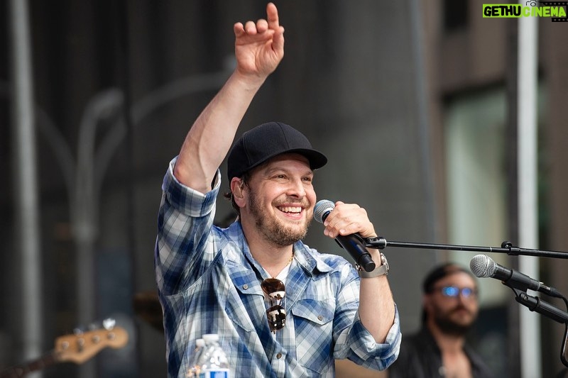 Gavin DeGraw Instagram - Thanks @foxandfriends for having me out! 🇺🇸 New York, New York