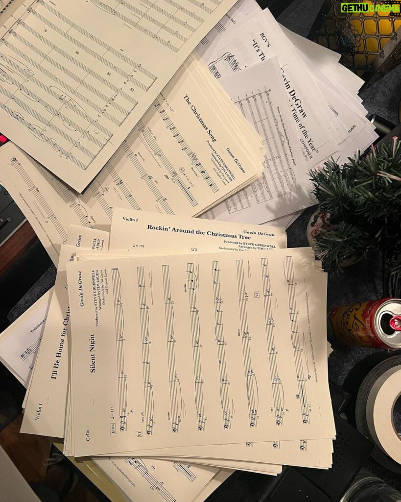 Gavin DeGraw Instagram - Christmas music is year round music for me. “A Classic Christmas” has some of my all time favorites. Which song do you think is missing from this pic?
