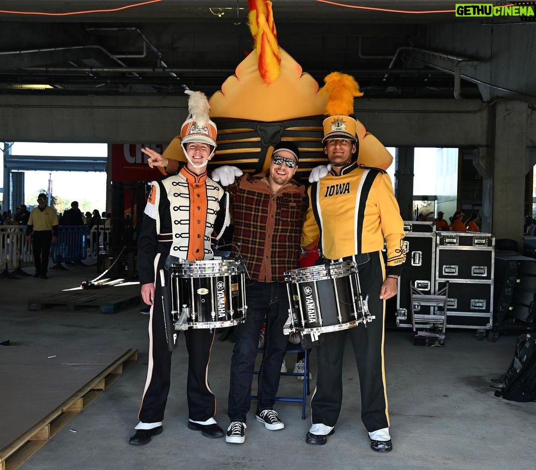 Gavin DeGraw Instagram - What a fun way to celebrate a new year playing the Cheez-It Citrus Bowl Halftime Show and getting to share the field with the @hawkeyemarchingband and @utbands. Thank you @citrusbowl and @cheezit for having me! Camping World Stadium