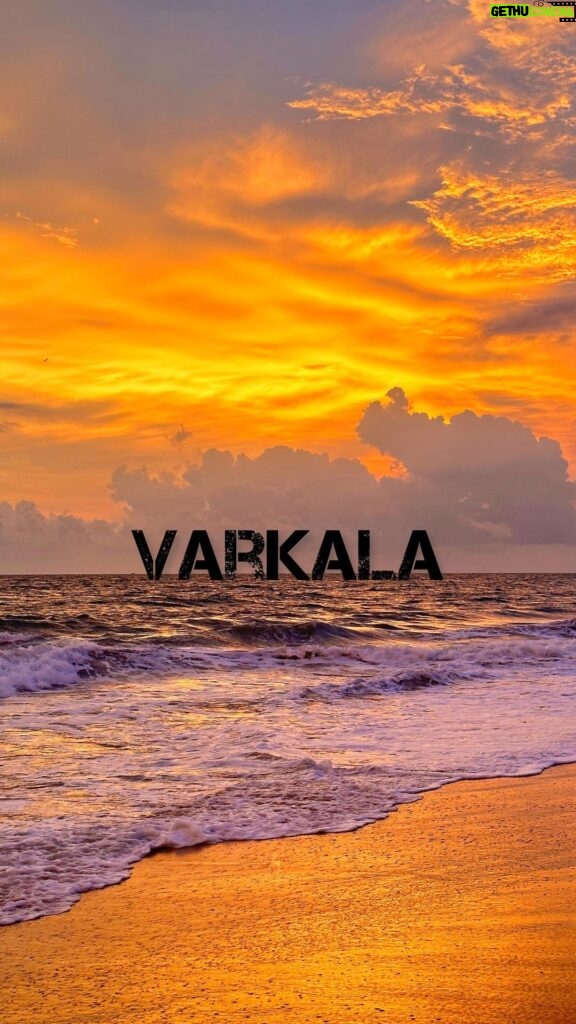 Gayathri Sri Instagram - Varkala #vacations #vacation #beach #summer #varkala #varkalabeachcliff #varkalabeach