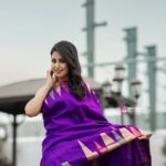 Gayathri Sri Instagram - 💜 Makeover @mua_vijisharath Hair @makeup_sharathbhushan Photography 📸 @zerogravityphotography Saree @silkemporium_uk Jewel 💎 @aviraabridaljewels Location @ajgardens_ #vijaytelevision #serial #vijayserial #aahakalyanam #vijaytv #reels Chennai, India