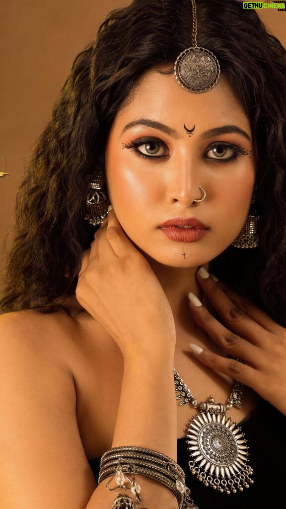 Gayathri Sri Instagram - “Black is not just a color; it’s an attitude, and a woman in a black dress carries it with grace.” #makeup #chennaimakeupartist #chennaimua #reelitfeelit #photoshoot #celebritymakeup #trendingreels #viral