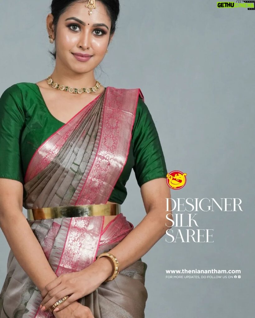 Gayathri Sri Instagram - Designer Silk Saree 💖💚 Shop online now : www.thenianantham.com Visit the collection of sarees on our page. : @theniananthamofficial . . . Select, click, and wrap yourself in the finest saree styles. Order your beloved saree and transform your look instantly. Lotus Weaving Unveiled: We unveil our exclusive collection of designer silk sarees, adorned with the ethereal beauty of lotus weaving. Our designer silk sarees with lotus weaving symbolise the significance of the lotus flower in Indian culture. Contemporary Flair, Traditional Roots: The lotus weaving adds a touch of modernity to the classic silk saree, making it a versatile choice for both traditional ceremonies and modern celebrations. . . . #designersarees #silksarees #lotus #weaving #newarrivals #ordernow #thenianantham #theniananthamofficial