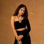 Gayathri Sri Instagram - MAGIC BLACK 🖤✨ @deepi_makeupartistry @mani_stylist_ Chennai, India