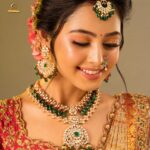 Gayathri Sri Instagram - ✨ Makeup: @deepi_makeupartistry Hairstylist: @mani_stylist_ Saree drape: @style_with_anbu Jewel: @new_ideas_fashions Saree: @frontiers_fashion_lounge Photography: @prachuprashanth Flowers: @sathana_flowerdesigns