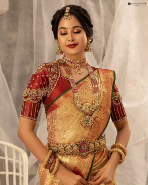 Gayathri Sri Instagram - Bridal #2...
.
Makeup by:@mystylemakeover_studio
.
FT:@gayu_sri_offl
.
Shotby:@vdop_photography
.
Saree:@mylaikumaran
.
Saree drape:@style_with_anbu
.
Blouse:@kavyavigneshofficial
.
Hairdo:@mahi_hairdo
.
Jewel:@krishya_bridal_collections
.
#vdopphotography #portrait #traditional #beauty #bridalmakeup #bridallook #beautyshots #portraitphotography #chennaimodels #chennaifashiondesigner #fashionstyle #love #model #instagram #bridalsarees #outfit #stylish