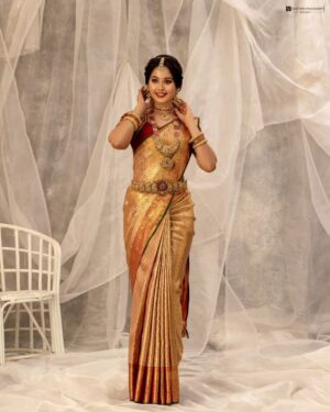 Gayathri Sri Instagram - Bridal #2...
.
Makeup by:@mystylemakeover_studio
.
FT:@gayu_sri_offl
.
Shotby:@vdop_photography
.
Saree:@mylaikumaran
.
Saree drape:@style_with_anbu
.
Blouse:@kavyavigneshofficial
.
Hairdo:@mahi_hairdo
.
Jewel:@krishya_bridal_collections
.
#vdopphotography #portrait #traditional #beauty #bridalmakeup #bridallook #beautyshots #portraitphotography #chennaimodels #chennaifashiondesigner #fashionstyle #love #model #instagram #bridalsarees #outfit #stylish