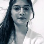 Gayatri Jadhav Instagram - Feather challenge 🪶 #laalsinghchaddha #featherchallenge