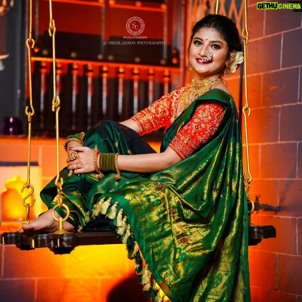 Gayatri Jadhav Instagram - I'd anything , I'm everything 🎀🧿🦋 Dolled up by @shitals_charming_makeupstudio #glowingskin #festival #festivecollection #diwali #saree #green #happiness #lights #nauvarilook #trending #newphotoshoot #gayatrijadhavofficial Chinchawad