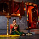 Gayatri Jadhav Instagram - I'd anything , I'm everything 🎀🧿🦋 Dolled up by @shitals_charming_makeupstudio #glowingskin #festival #festivecollection #diwali #saree #green #happiness #lights #nauvarilook #trending #newphotoshoot #gayatrijadhavofficial Chinchawad