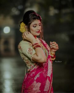 Gayatri Jadhav Instagram - More than you can handle 😉 🦋 #gayatrijadhavofficial #festivalfashion #festivevibes #marathi #marathiculture #actor #instalike #instamood #instafashion #instapic #gayatrijadhavofficial Pune, Maharashtra