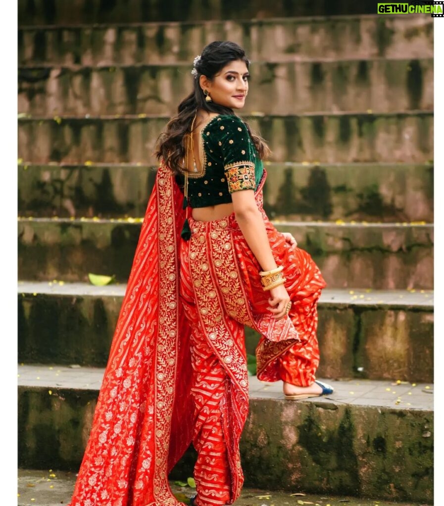 Gayatri Jadhav Instagram - Life is a collection of moments ✨ 🧿 #saree #traditionalsaree #traditionallook #look #gayatrijadhavofficial