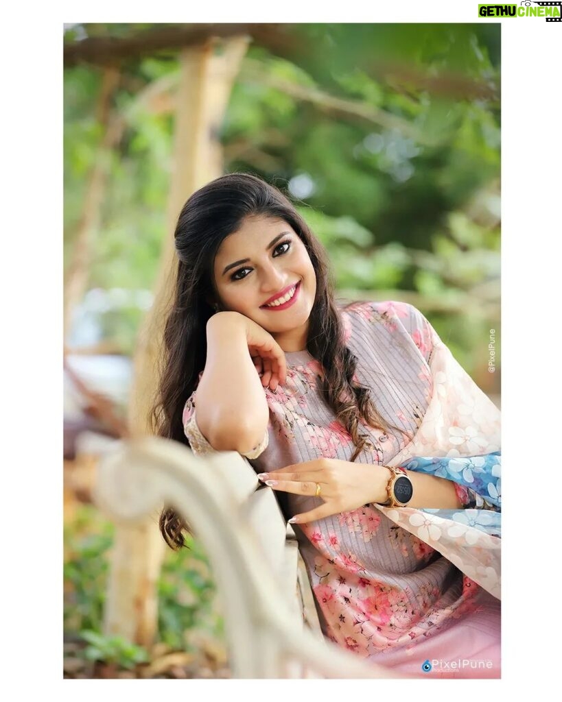 Gayatri Jadhav Instagram - Happy vibes today So far , so good ♥🧿 PC- @pixelpune Mua- @priyankaingolemua #humble #vibes #goodvibes #actorslife #actress #marathiactress #gayatrijadhavofficial