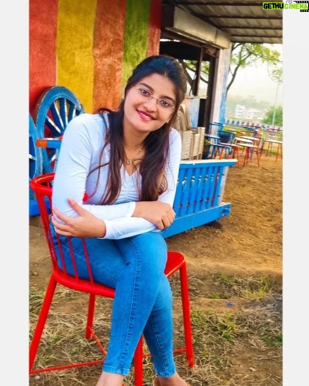 Gayatri Jadhav Instagram - Whatever goes around, that comes around ☮️ #karma #believes #selflove #inspiration #future #white #goodvibes #goodmood #marathiactress #gayatrijadhavofficial