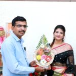 Gayatri Jadhav Instagram - सह्याद्री करियर अकॅडमी बारामती येथे बबन व मुसंडी चित्रपटातील प्रसिद्ध अभिनेत्री गायत्री जाधव यांनी अकॅडमीला सदिच्छा भेट दिली व संवाद साधला यावेळी स्वागत प्रमुख संतोषकुमार रुपनवर सर व्यवस्थापक धनाजी रुपनवर व शिक्षक नितीन सत्रे, महादेव कदम, आजिनाथ थोरात ,भूषण मोरे, धनाजी नागटिळक, सर उपस्थित होते. Sahyadri Career Academy Baramati