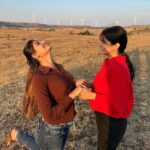 Gayatri Jadhav Instagram - 🦋💕 A friend knows the song in my heart & sings it to me when my memory fails 😄 #gayatrijadhavofficial #friendshipgoals राजधानी सातारा