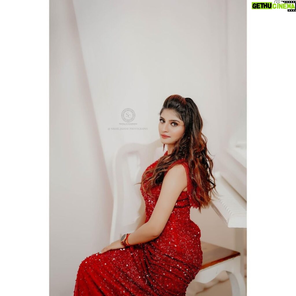 Gayatri Jadhav Instagram - Red Leaves The Other Colour Blushing With Emotion… . . Gorgeous- @gayatri_jadhav_official MAU- @shitals_charming_makeupstudio Photography- @nikhiljadhav_photography_1707 Costume- @runanubandh_therentalstore Location- @snapcityinpune . . . . . . #westernwear #reel #instagram #viral #trending #bride #celebrity #celebritystyle #marathiactress #marathimulgi #marathi #bride #bridalmakeup #pune #punemakeupartist❤ #wedding #weddingphotography #weddingdress #weddinginspiration #punecity #love #marathiserialactress #marathimovie #movies #baban #snapcity #snapcityinpune Snapcity IN PUNE