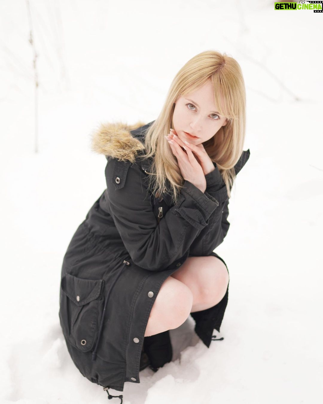 Gemma Louise Instagram - おはよう❄️Good Morning #雪 #snow #モデル #冬