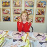 Gemma Louise Instagram – みなさんこんばんは〜

カレンダーにサイン入れしてきました！

発売イベントは明日（9日）です！ Tokyo, Japan
